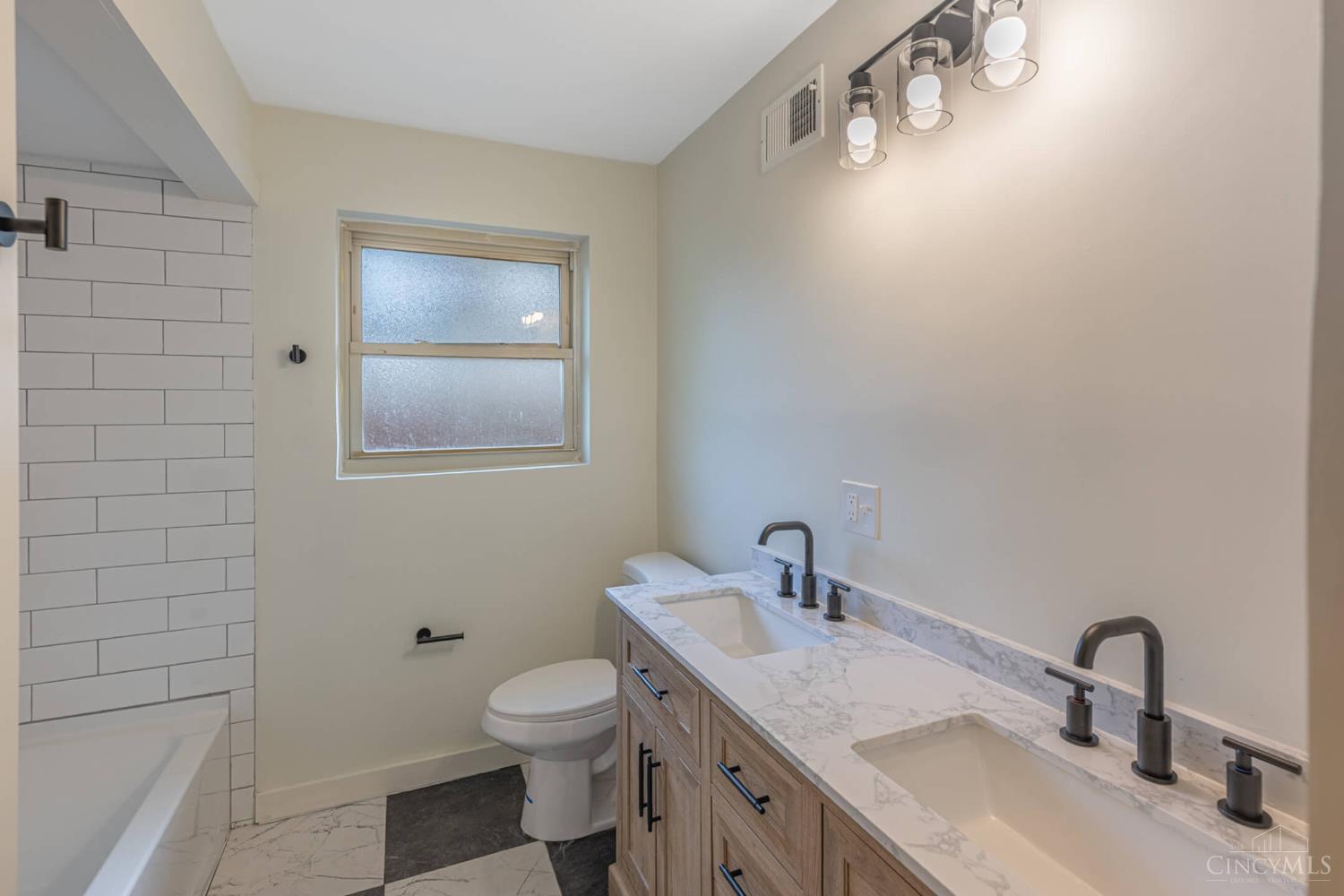 6481 Devonwood Drive Property Photo 10