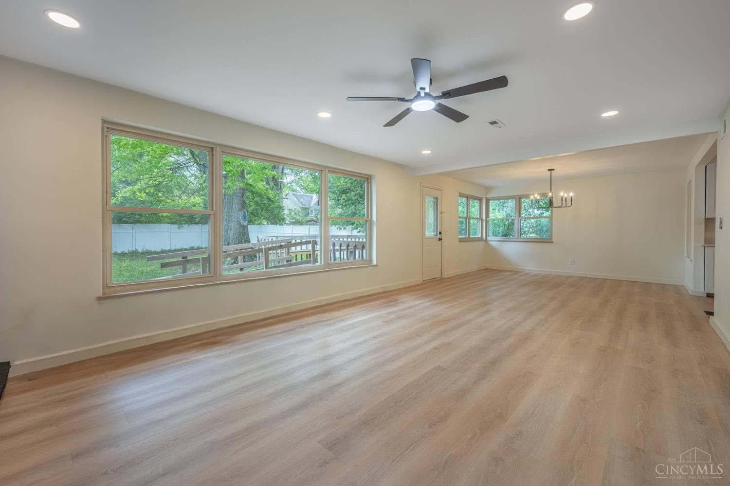 6481 Devonwood Drive Property Photo 12