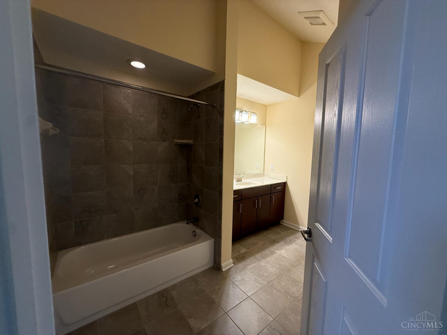 9335 Elizabeth Lane Property Photo 15