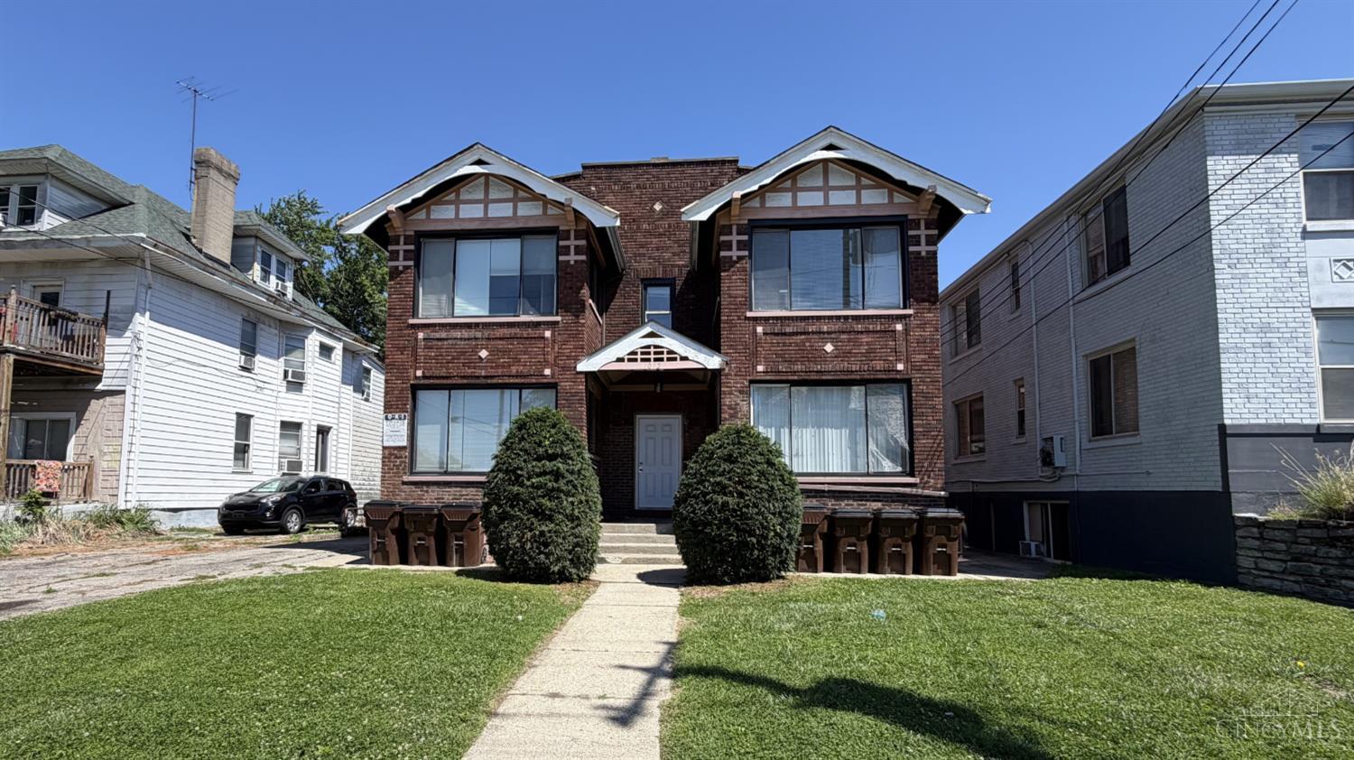 2072 Elm Avenue Property Photo 1