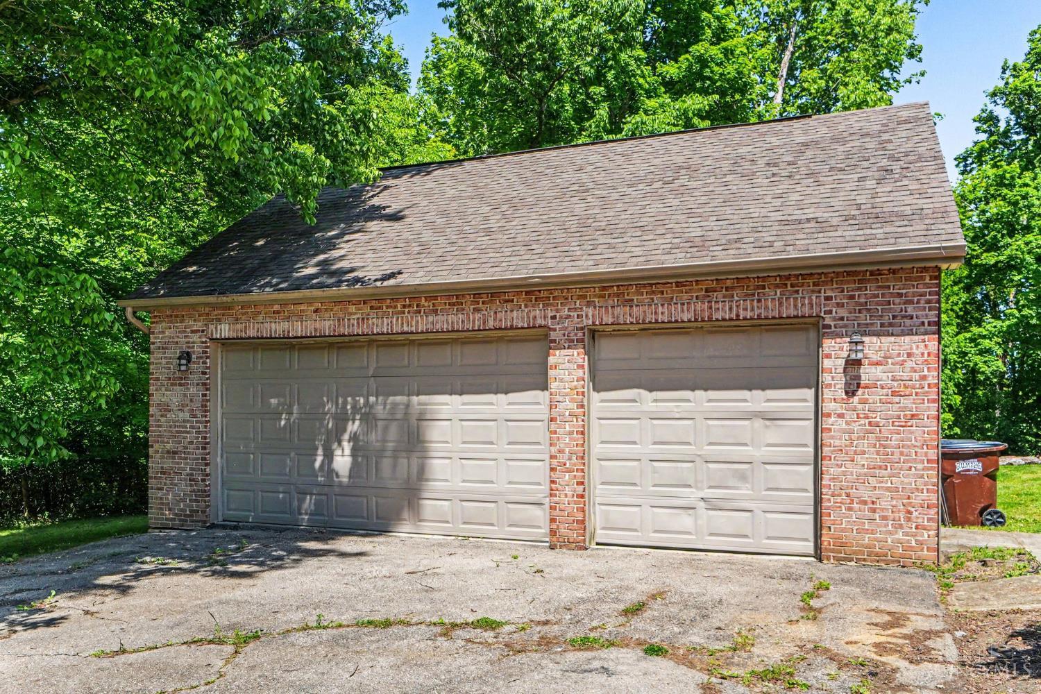 305 Eagle Knoll Drive Property Photo 3