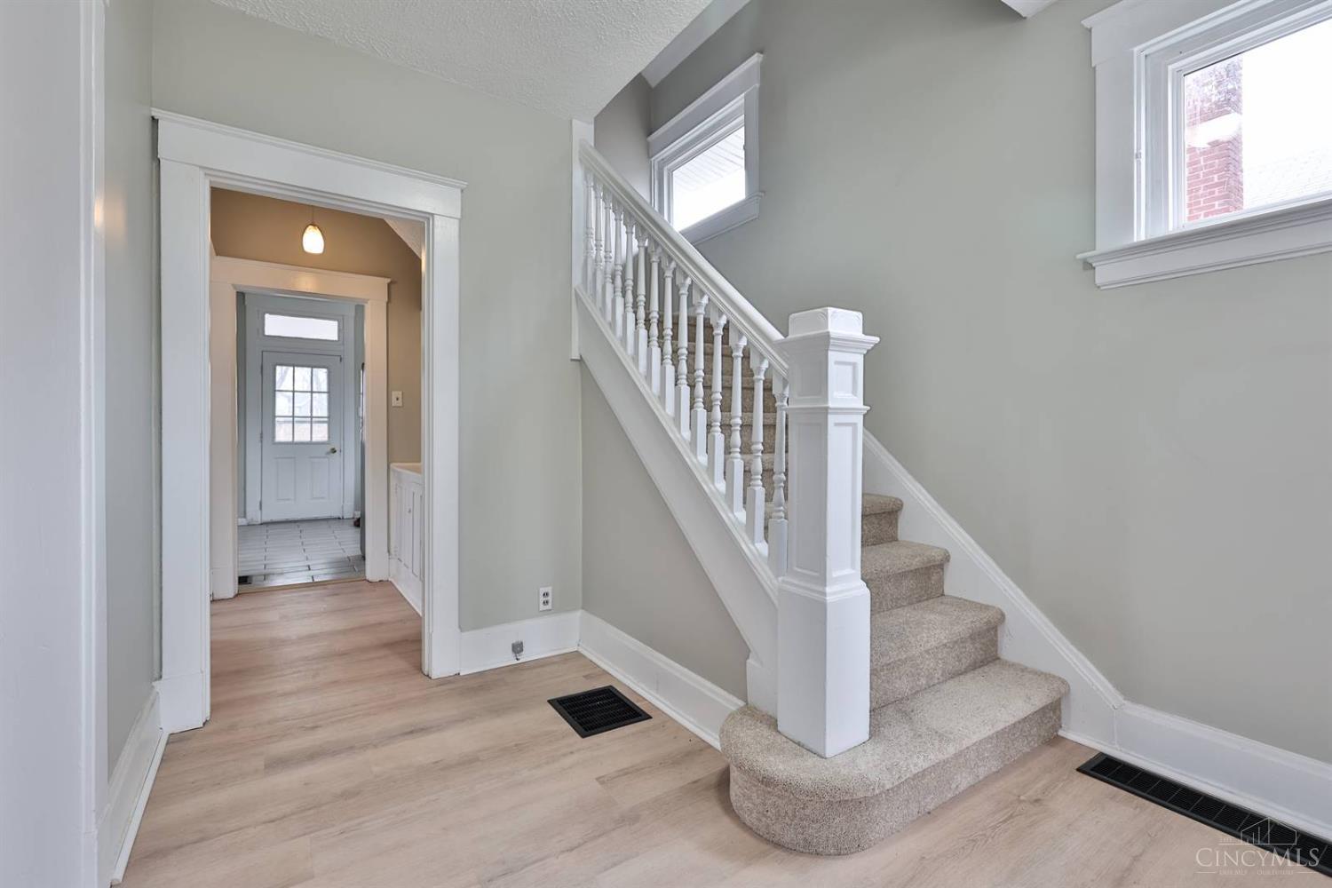 5807 Prentice Street Property Photo 6