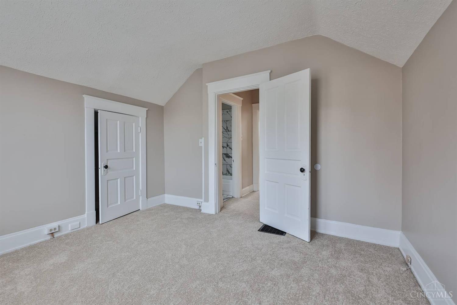 5807 Prentice Street Property Photo 23