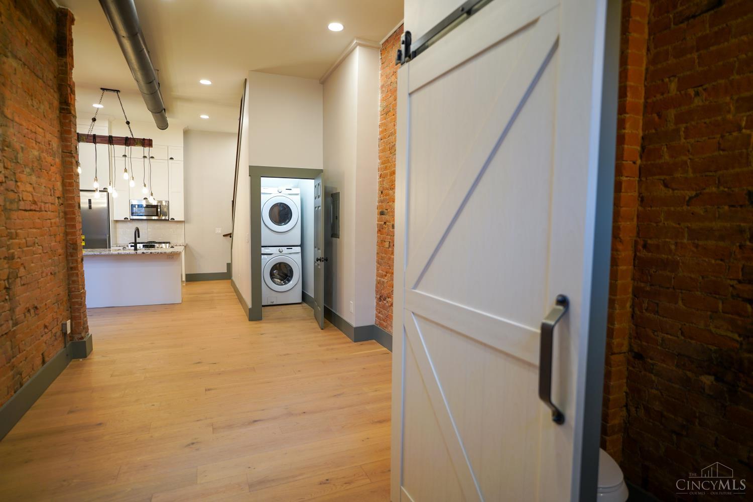 472 Dayton Street Property Photo 2