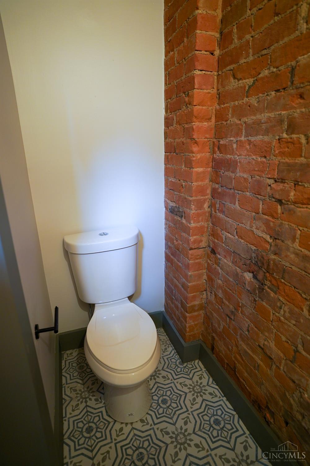 472 Dayton Street Property Photo 5
