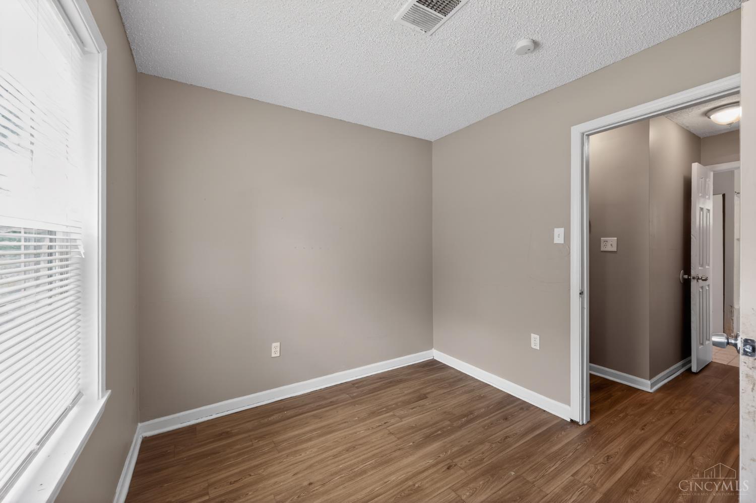 3206 Niagara Property Photo 5