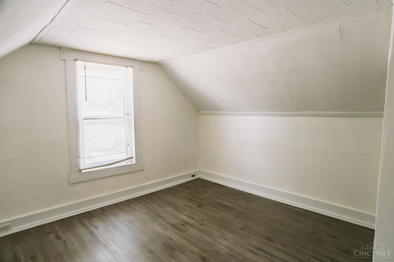 1014 Race Drive Property Photo 11