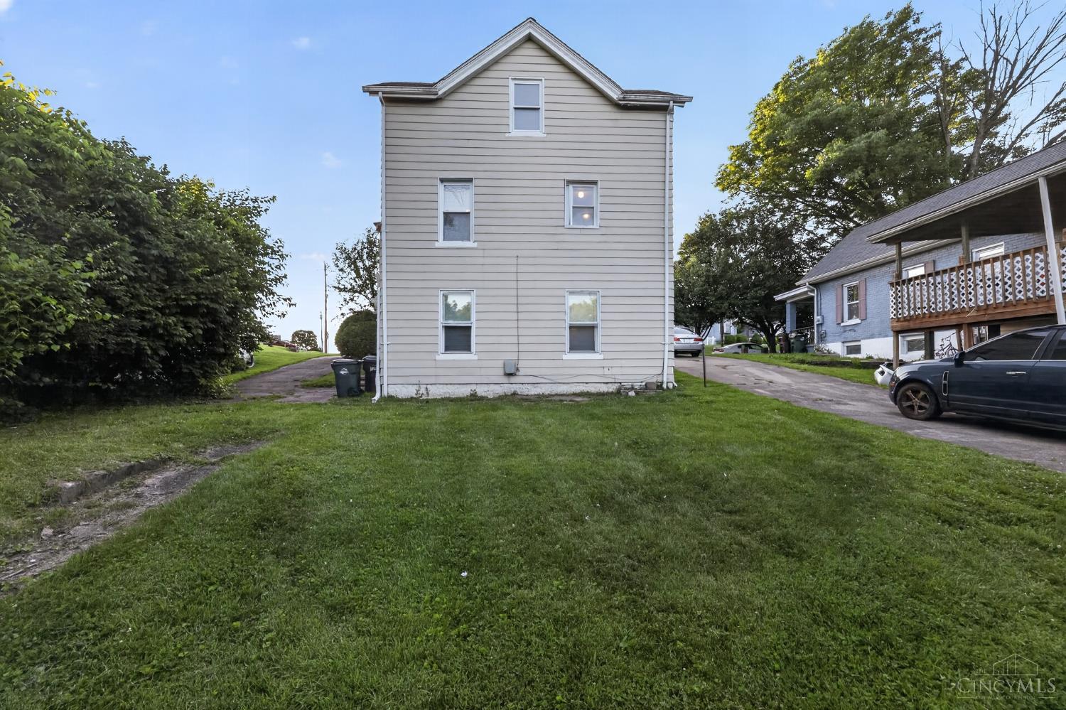 6586 Parrish Avenue Property Photo 2