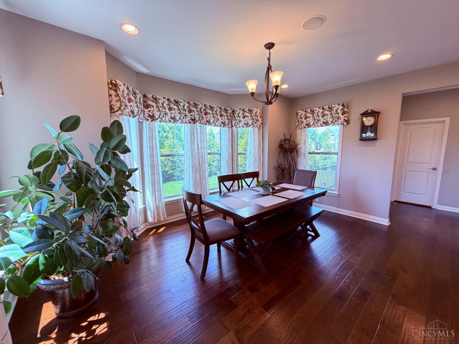 6537 Martindill Way Property Photo 25