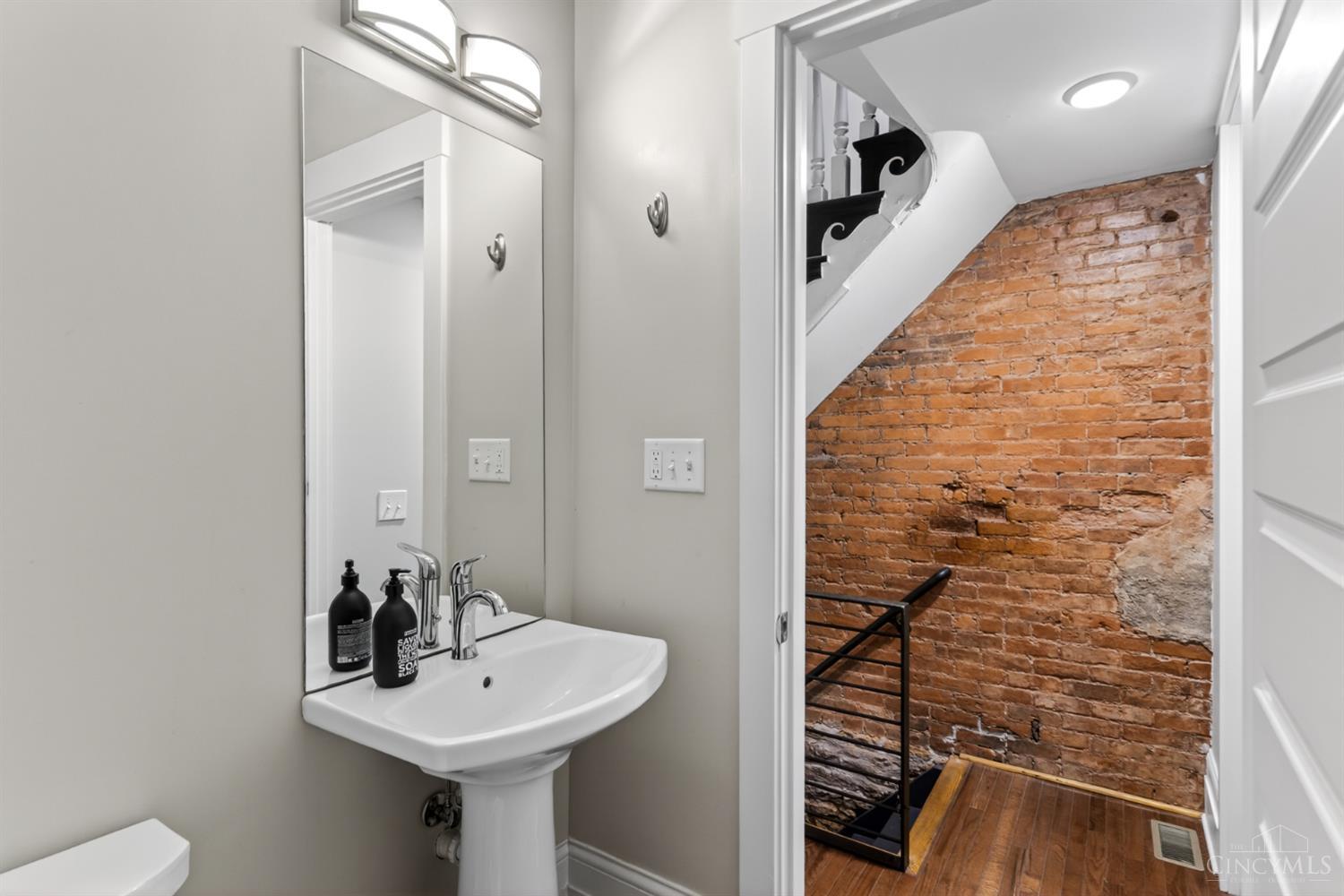 1008 Elm Street Property Photo 12