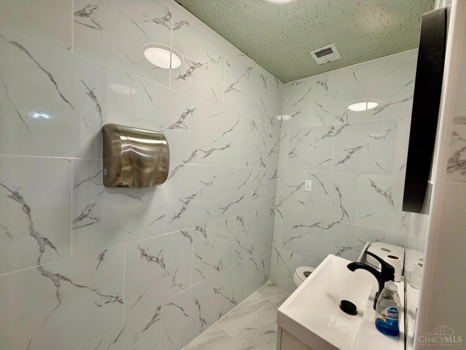 1195 Hicks Blvd. Property Photo 21