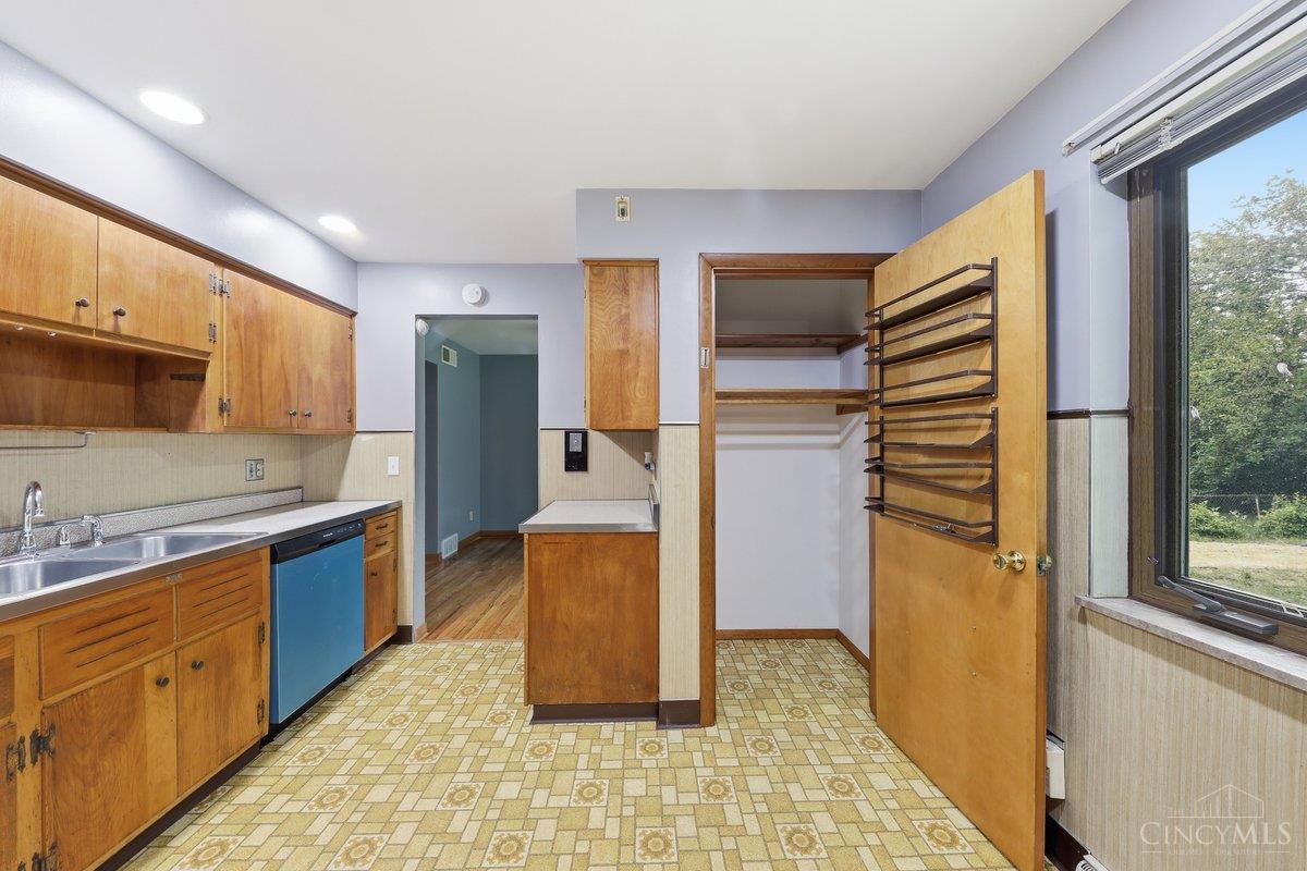 3367 Nandale Drive Property Photo 16