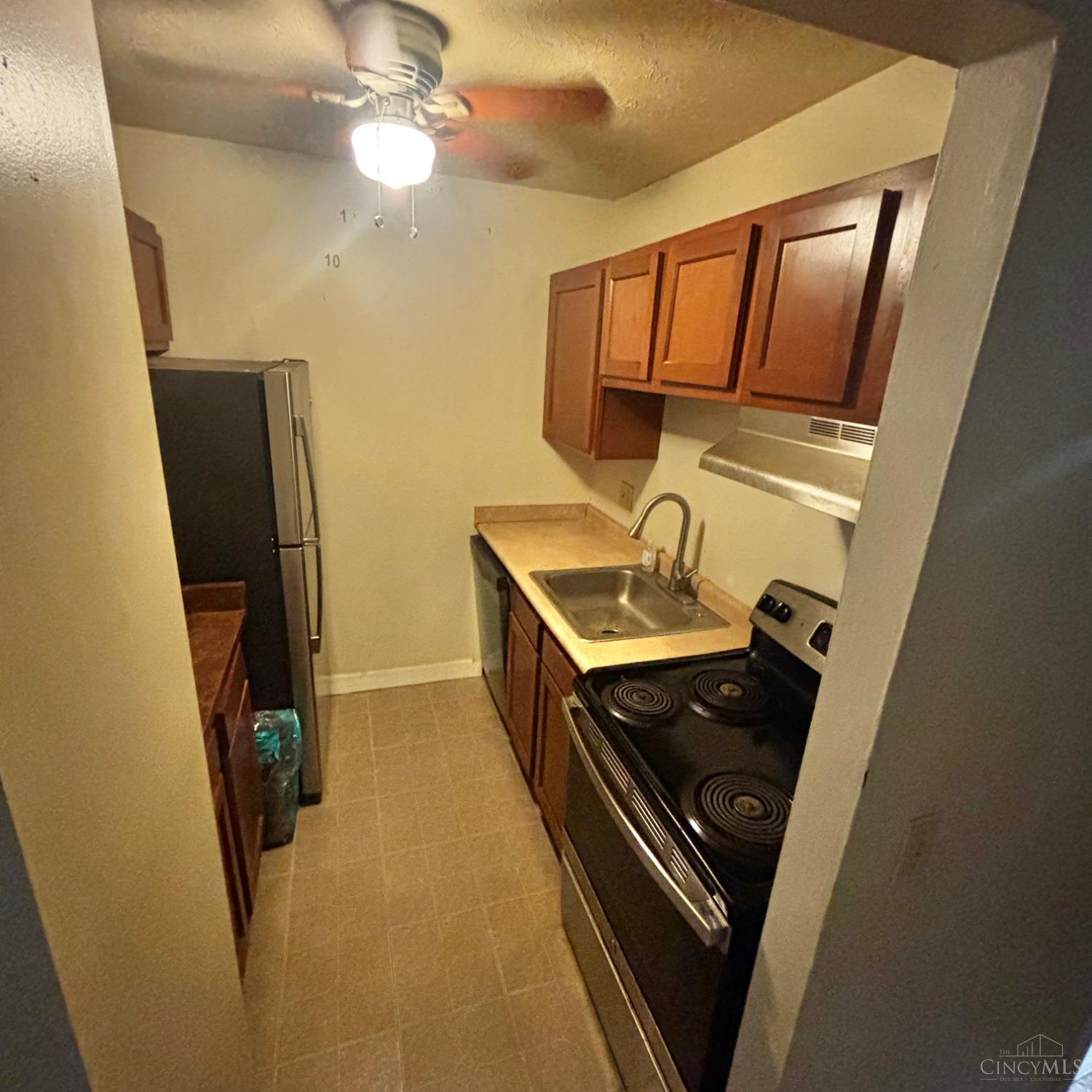 4904 Chalet Drive Property Photo 9