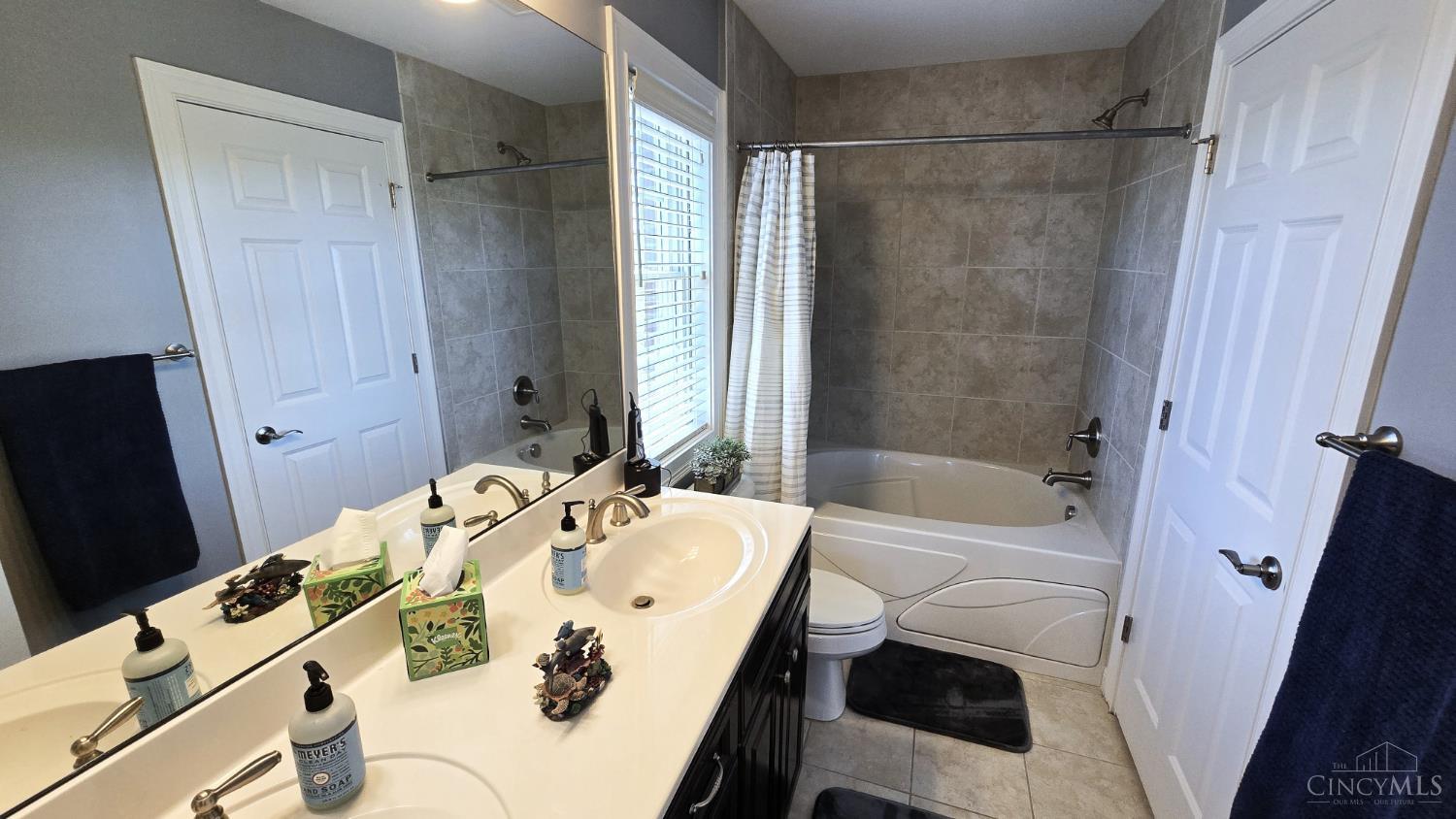 2440 Ashton Court Property Photo 27