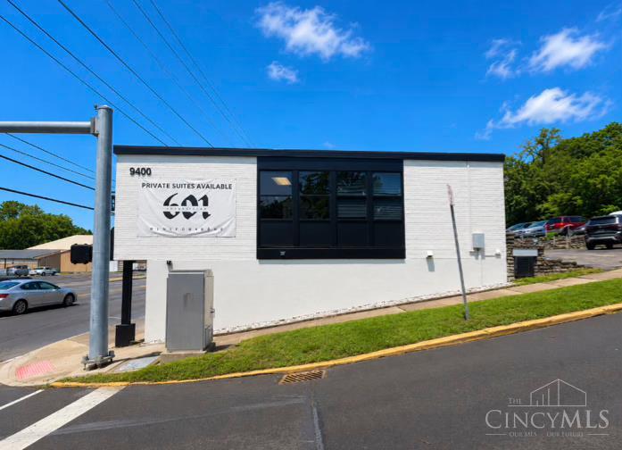 9400 Reading Road Property Photo 2