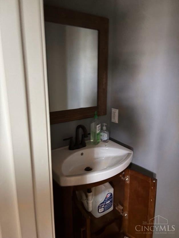1076 Oak Forest Drive Property Photo 3