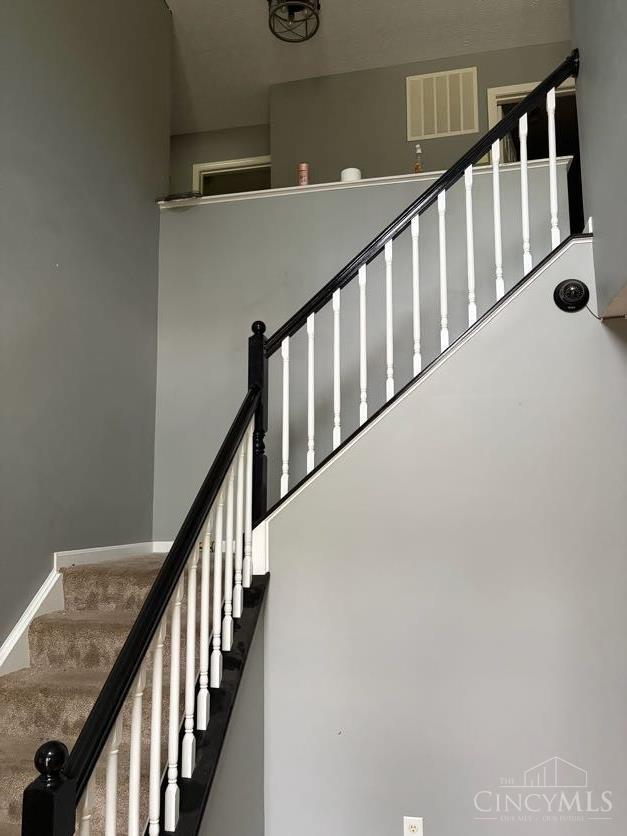 1076 Oak Forest Drive Property Photo 5