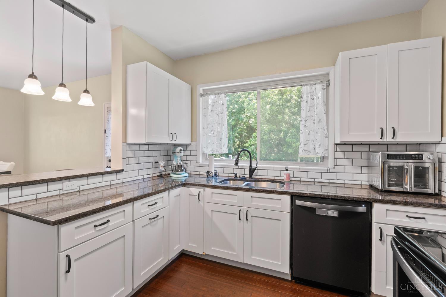 6424 Montgomery Road Property Photo 10