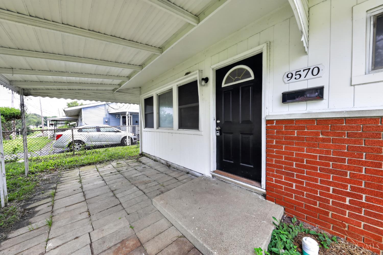 9570 Pippin Road Property Photo 3