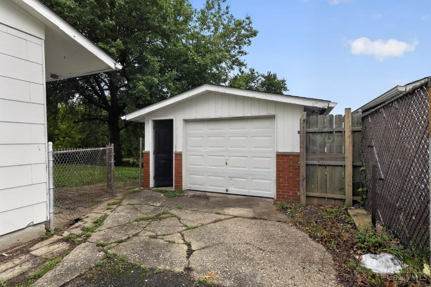 9570 Pippin Road Property Photo 16