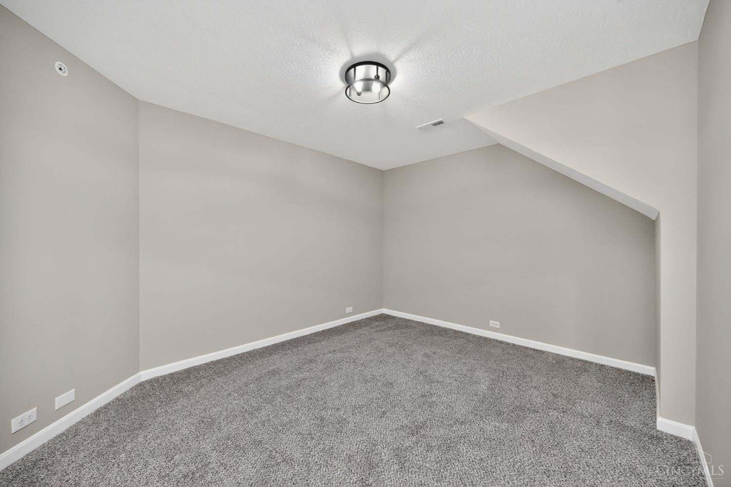 405 Bethpage Way Property Photo 8