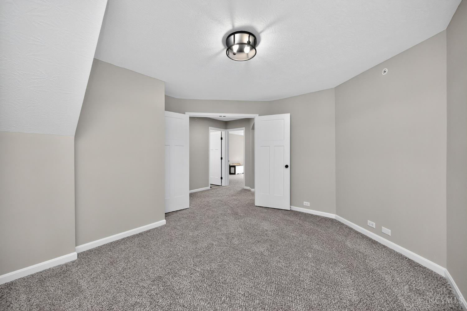 405 Bethpage Way Property Photo 9