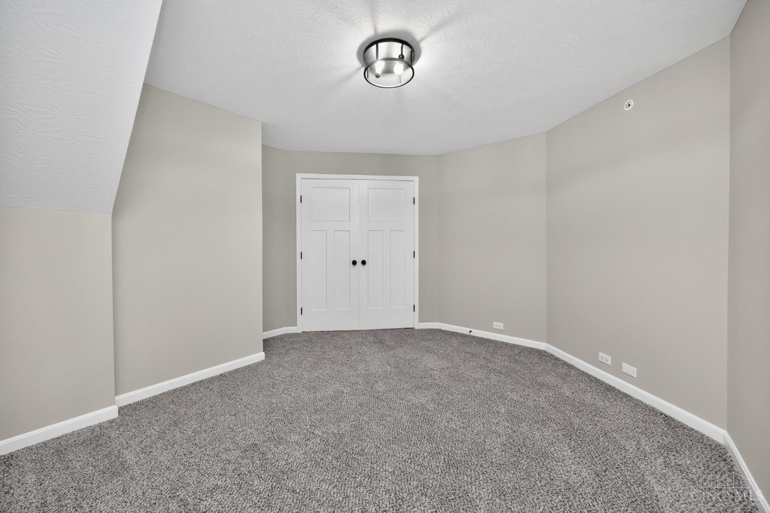405 Bethpage Way Property Photo 10