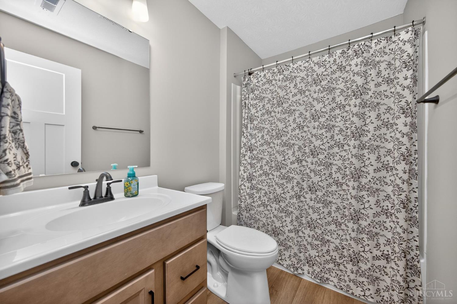 405 Bethpage Way Property Photo 11