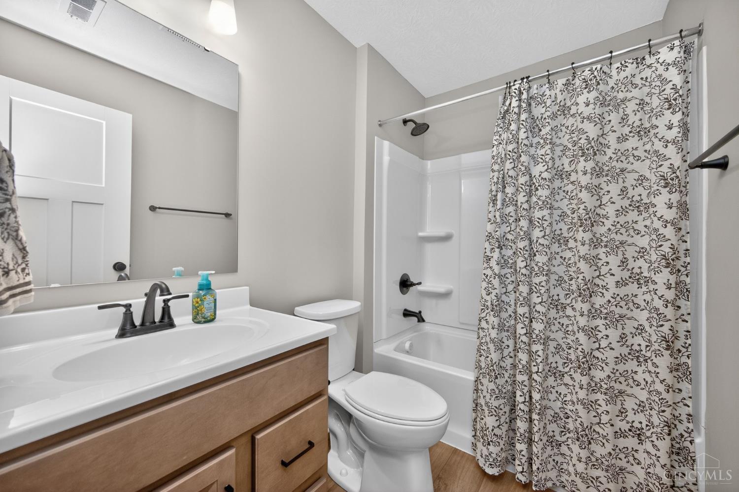 405 Bethpage Way Property Photo 12