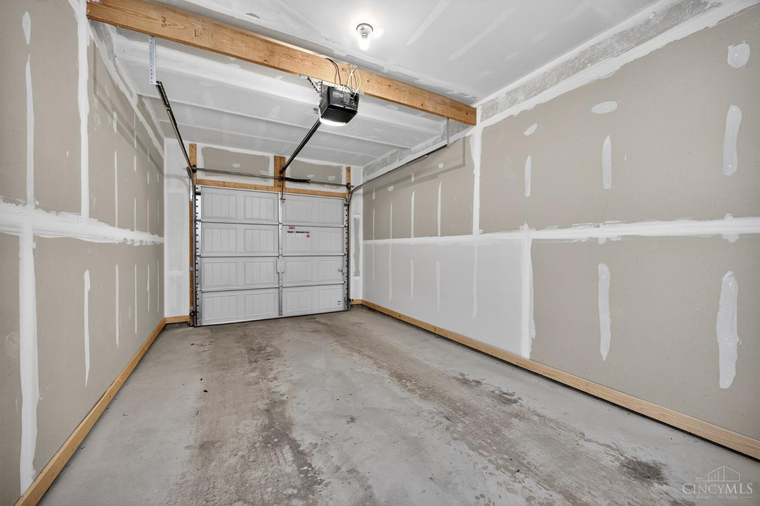405 Bethpage Way Property Photo 34