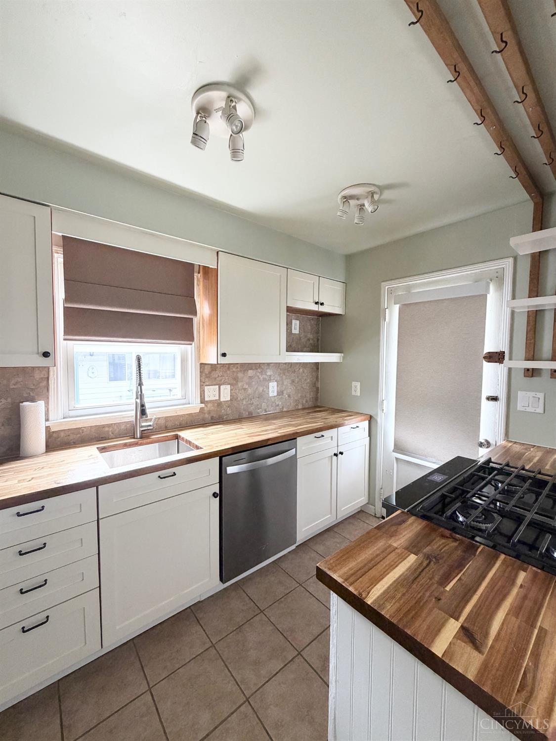 8341 Pippin Road Property Photo 1