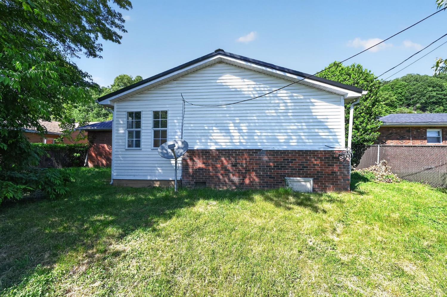 1752 Waldo Drive Property Photo 2
