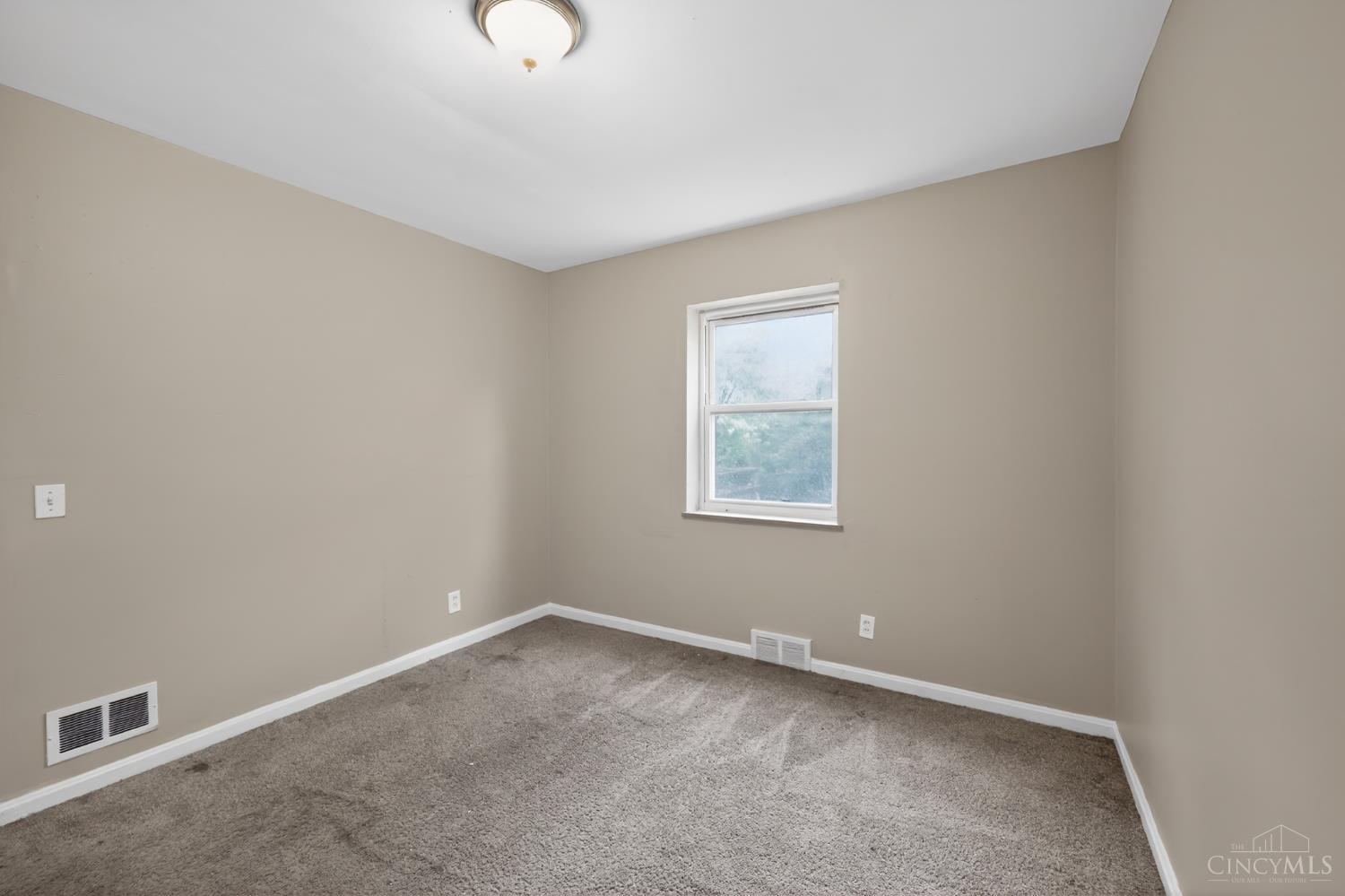 8668 Daly Road Property Photo 16
