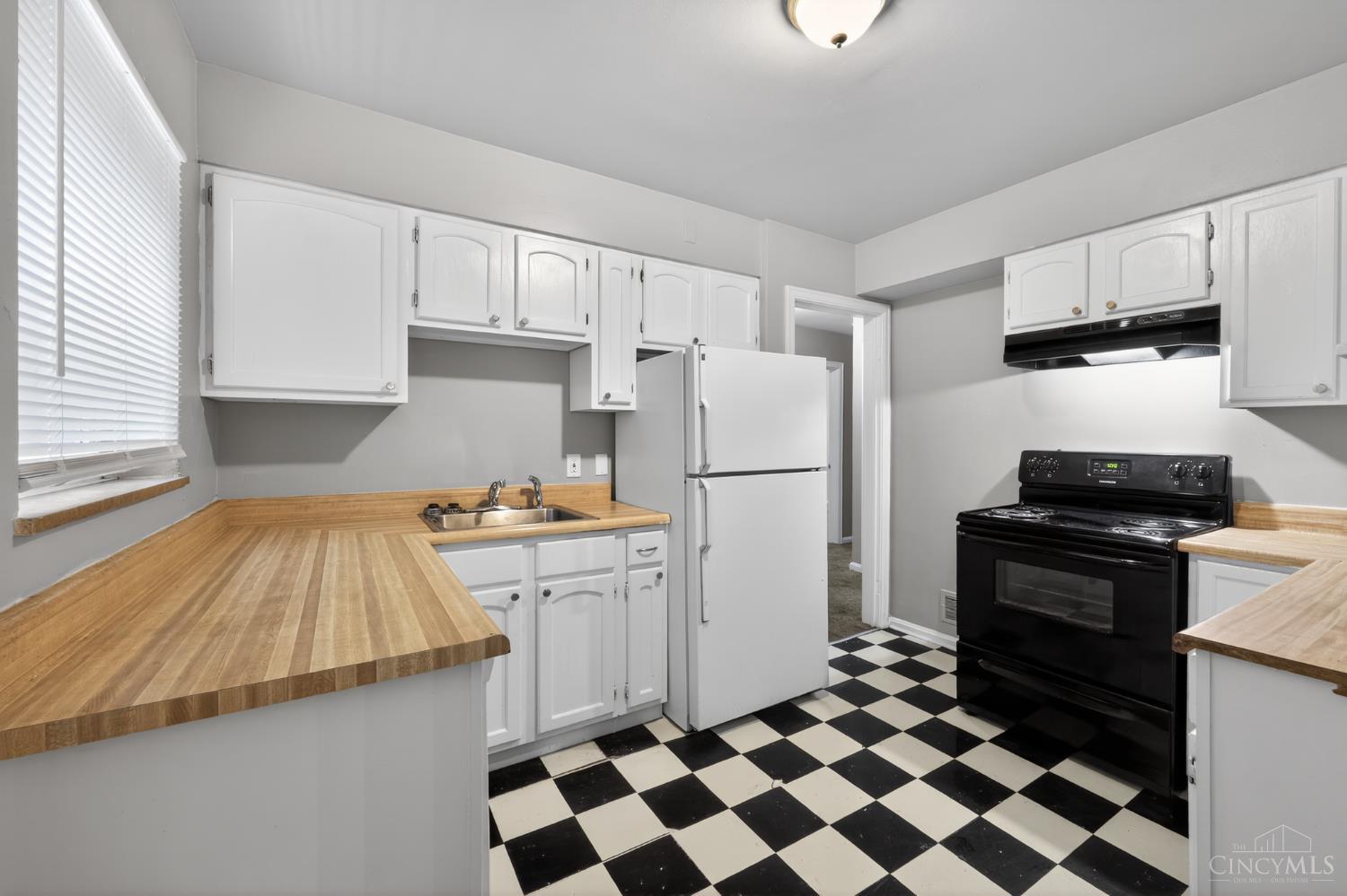 8668 Daly Road Property Photo 17