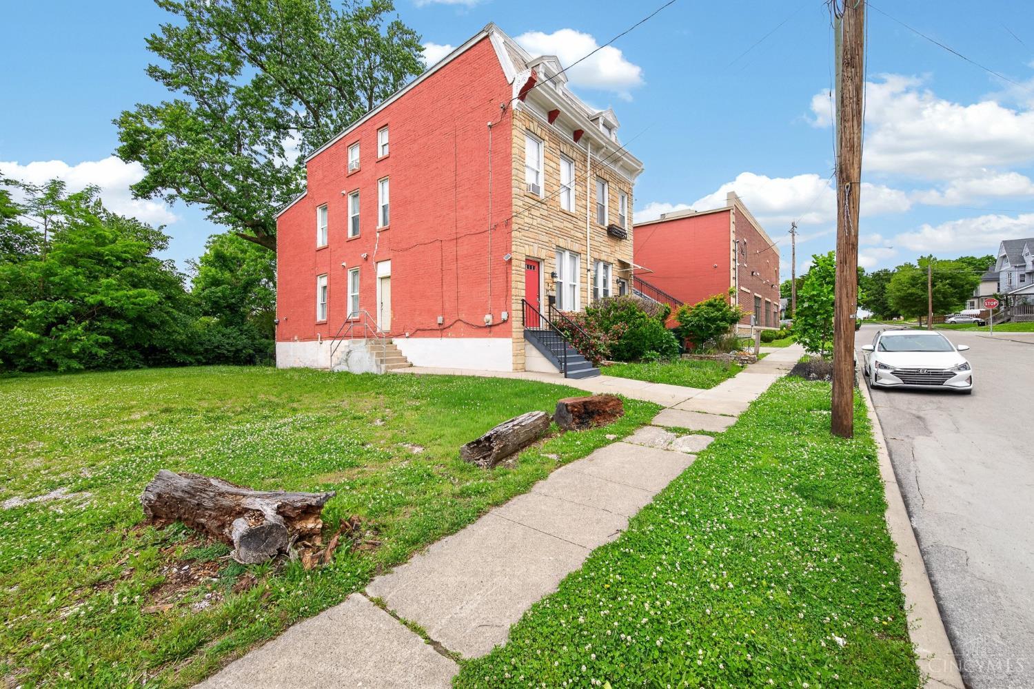 819 Summit Avenue Property Photo 3