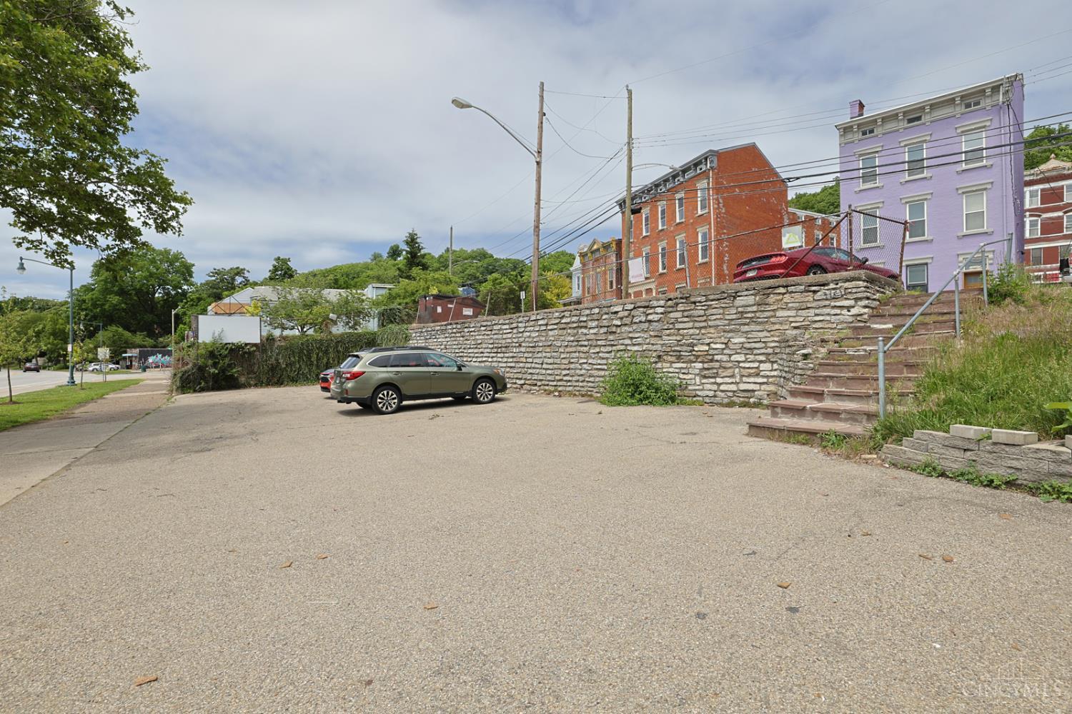 2108 Central Parkway Property Photo 6