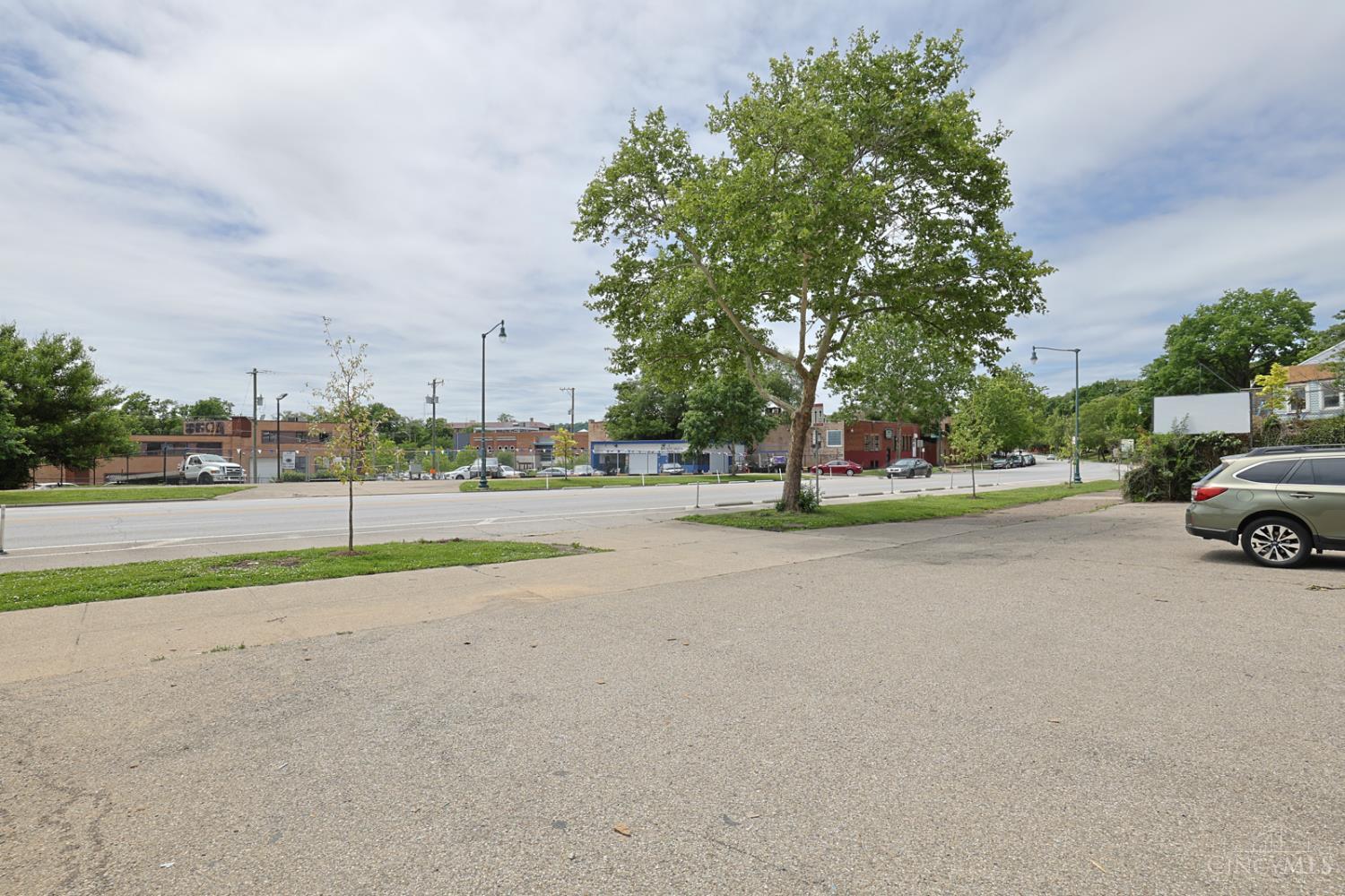 2108 Central Parkway Property Photo 7