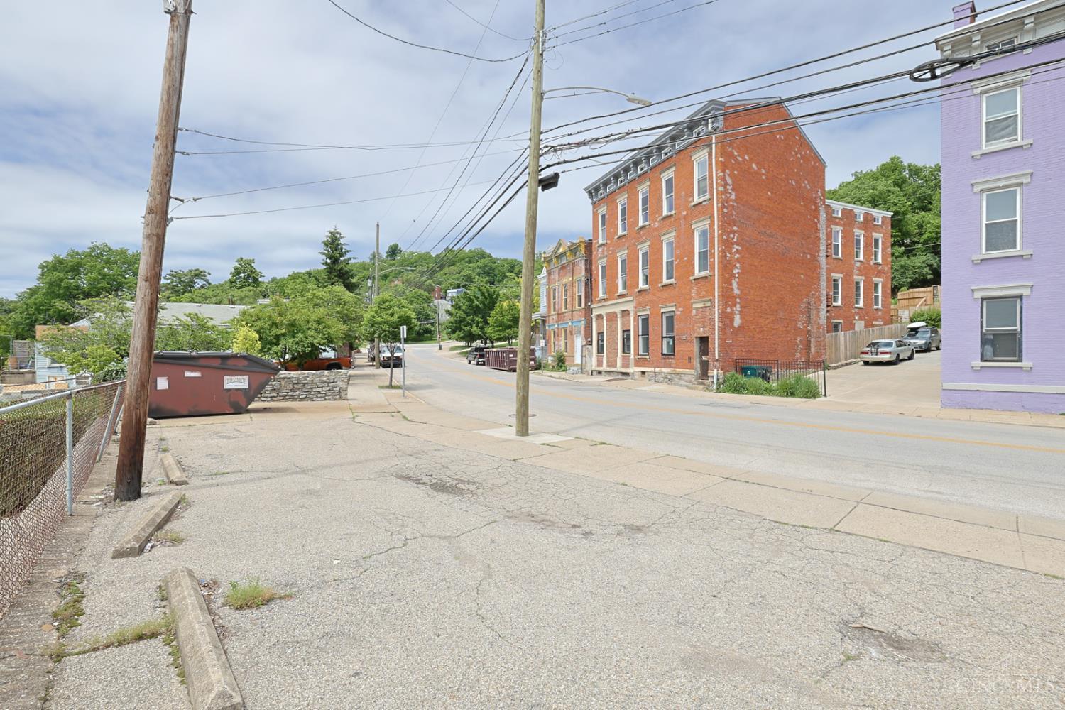 2108 Central Parkway Property Photo 9