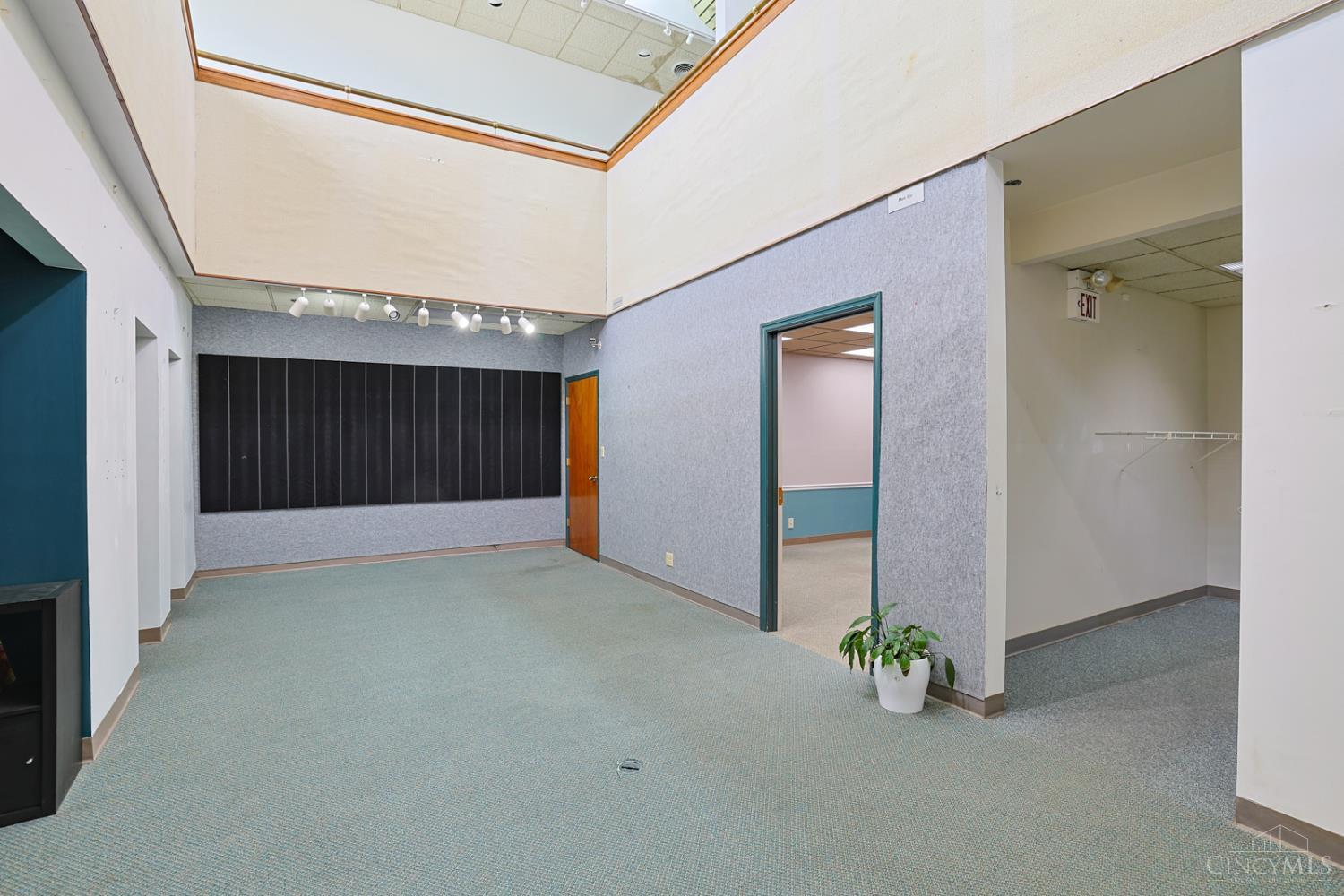 2108 Central Parkway Property Photo 13