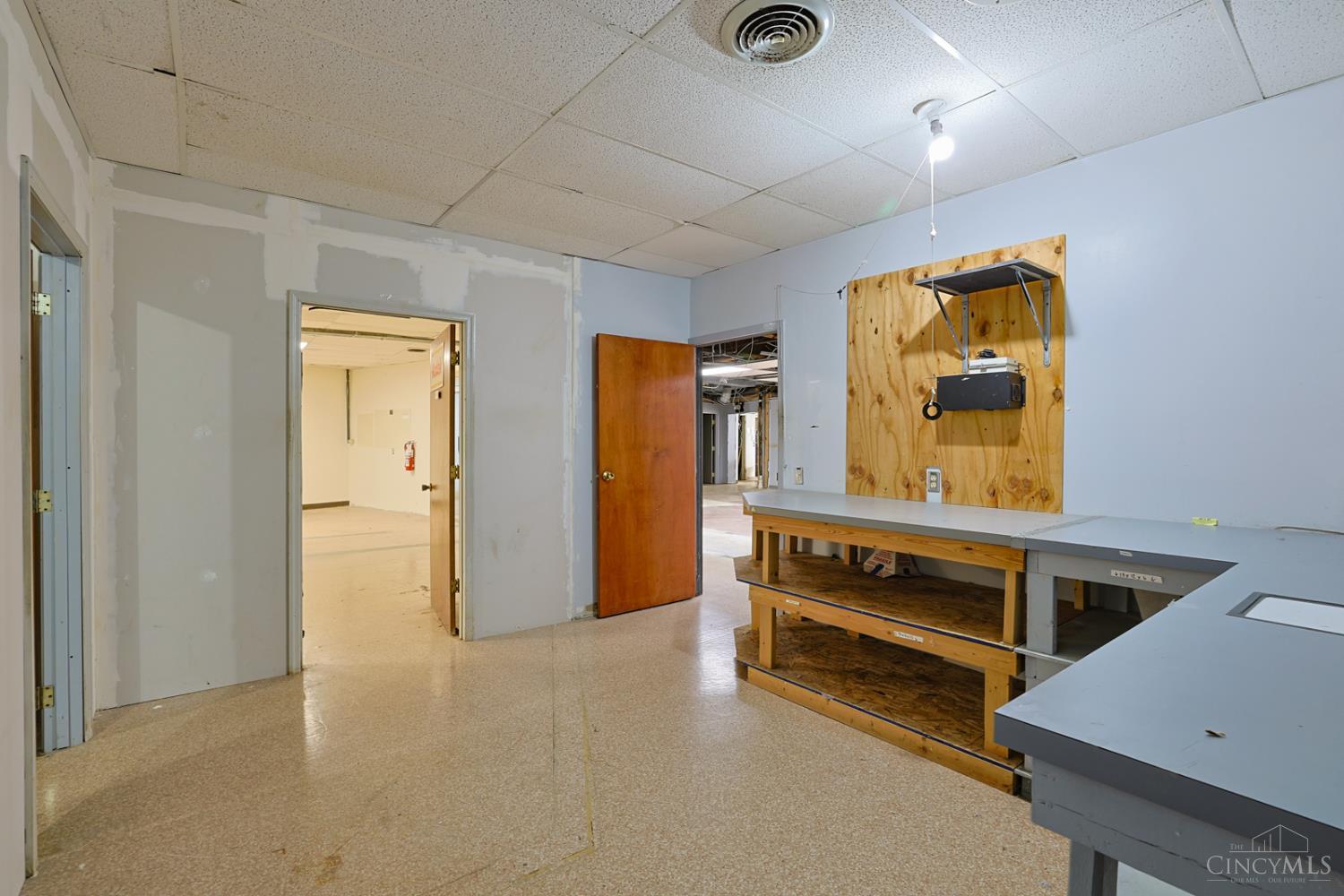 2108 Central Parkway Property Photo 25
