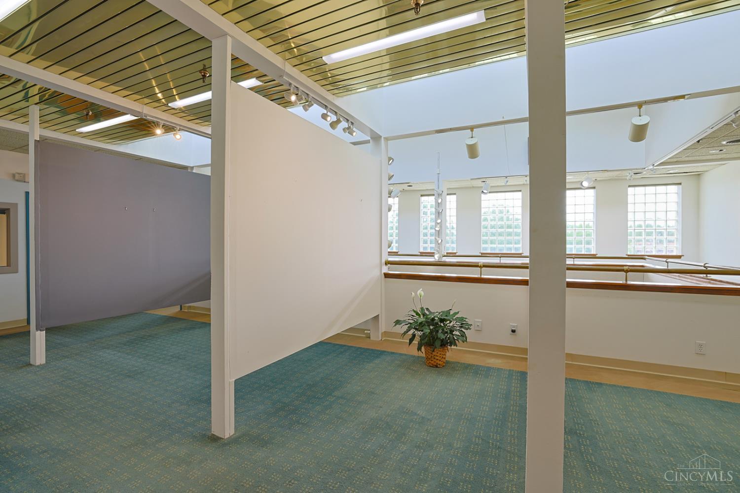 2108 Central Parkway Property Photo 54