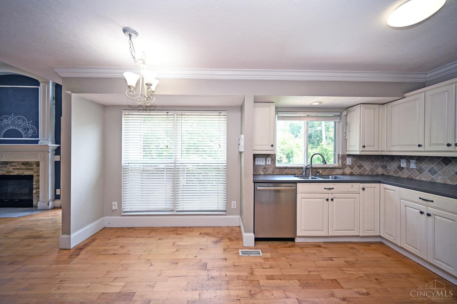 1208 Parkside Drive Property Photo 9