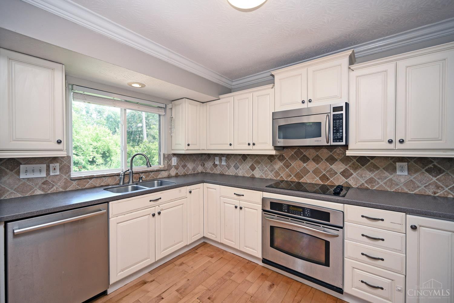 1208 Parkside Drive Property Photo 11