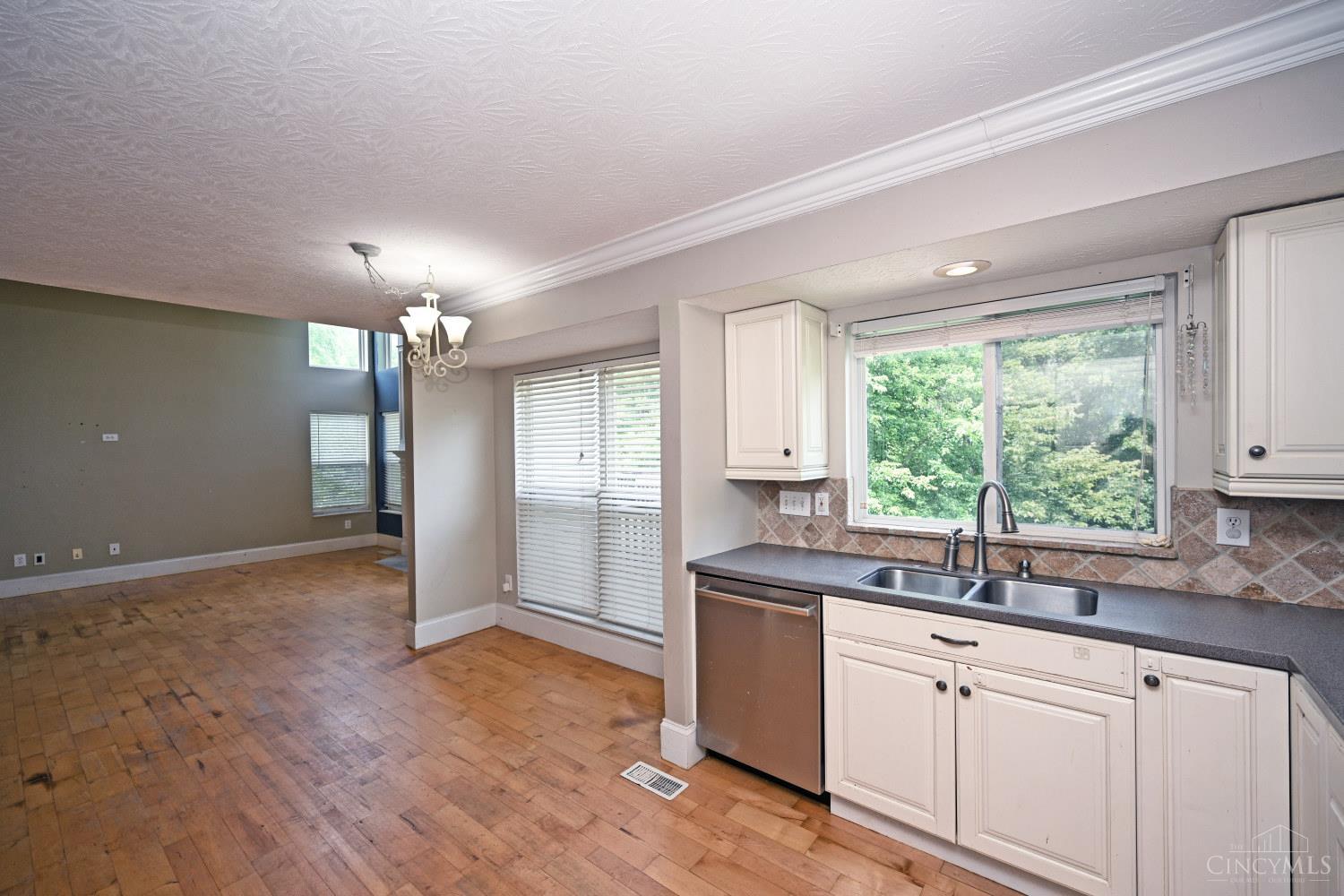 1208 Parkside Drive Property Photo 12
