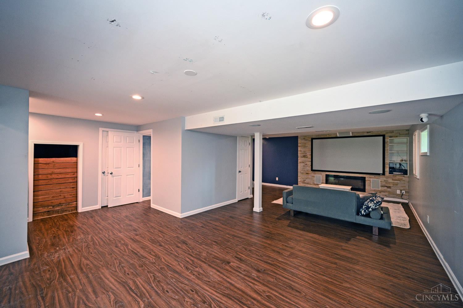 1208 Parkside Drive Property Photo 45