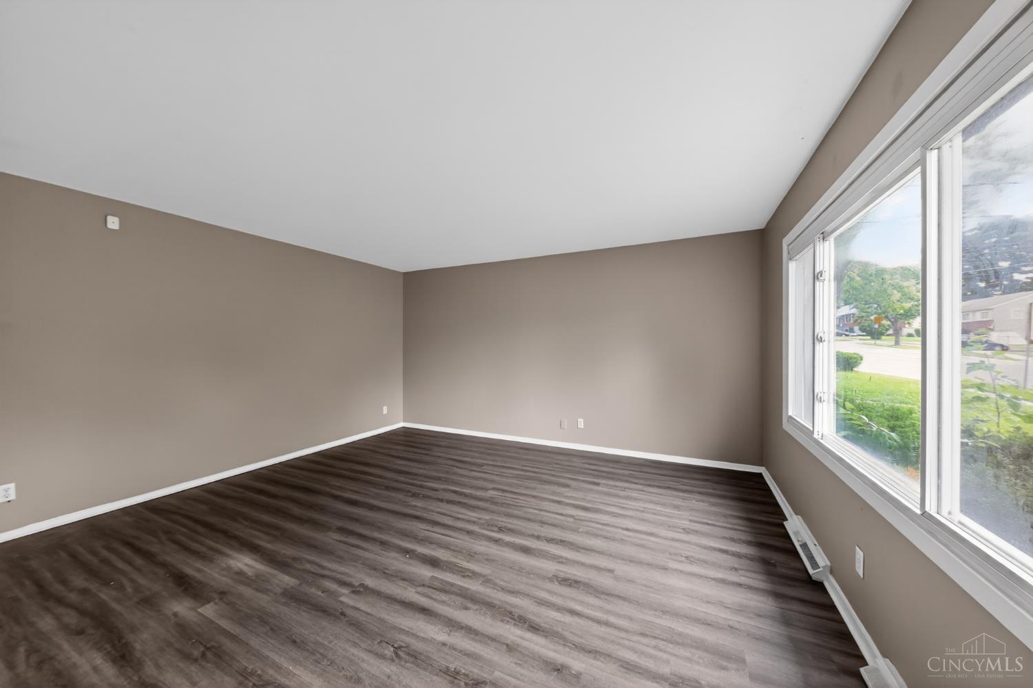 5987 Sunridge Drive Property Photo 12