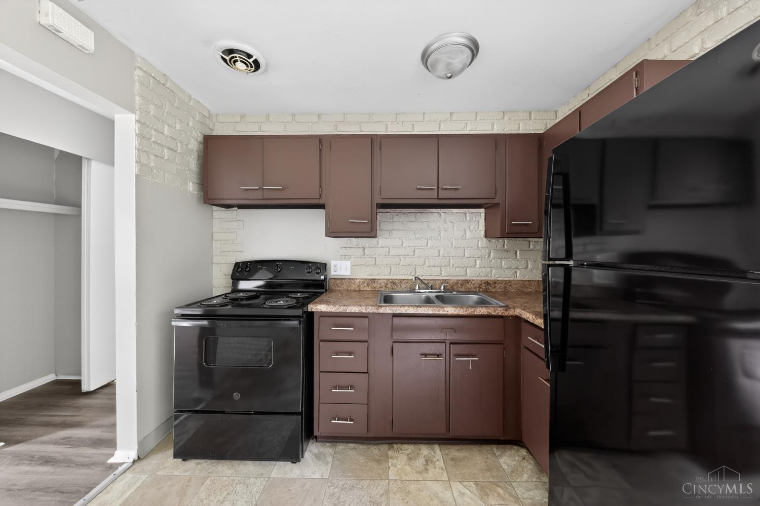 5987 Sunridge Drive Property Photo 15