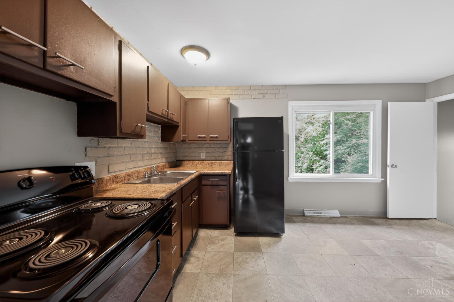 5987 Sunridge Drive Property Photo 16