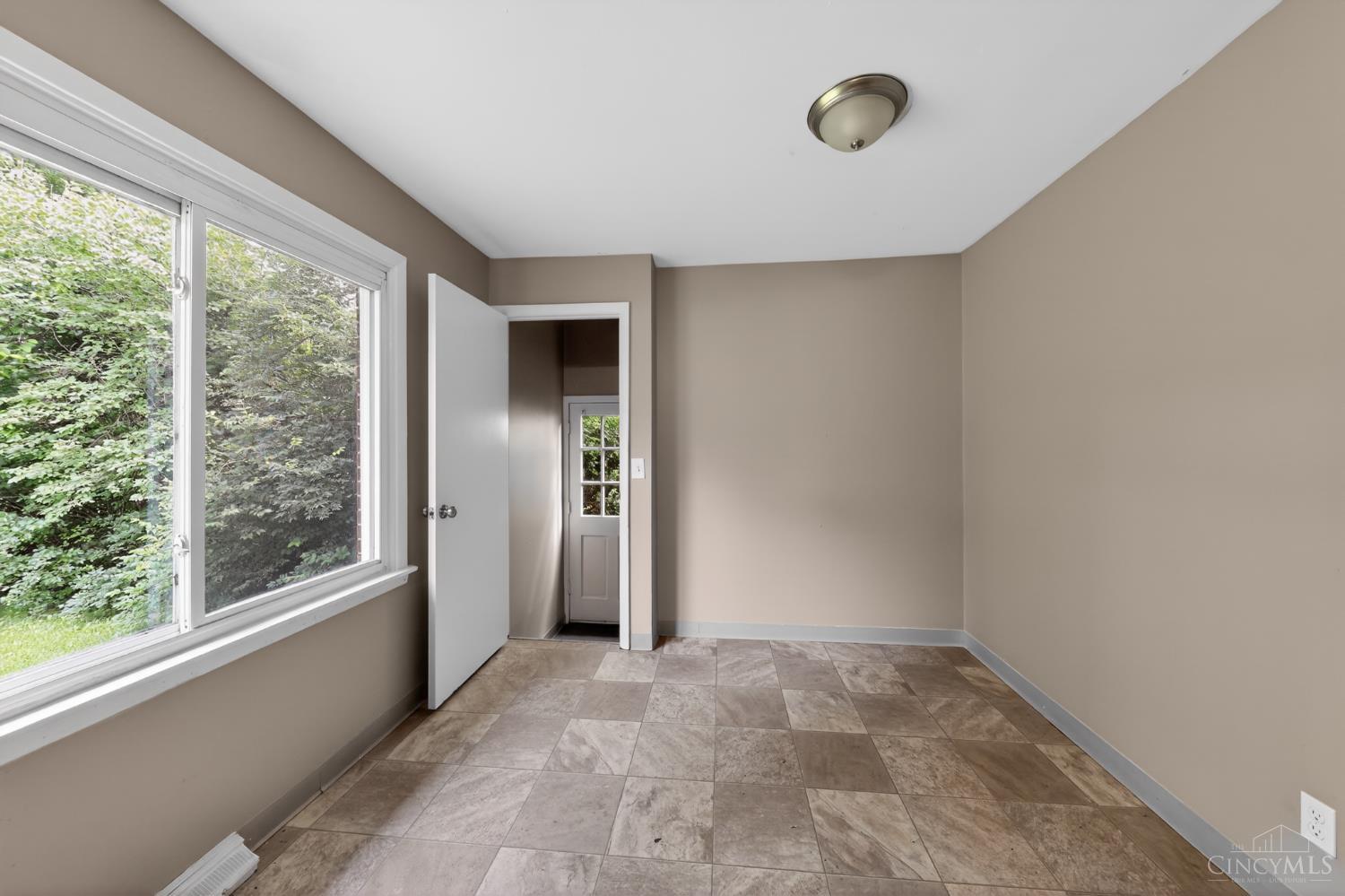 5987 Sunridge Drive Property Photo 18