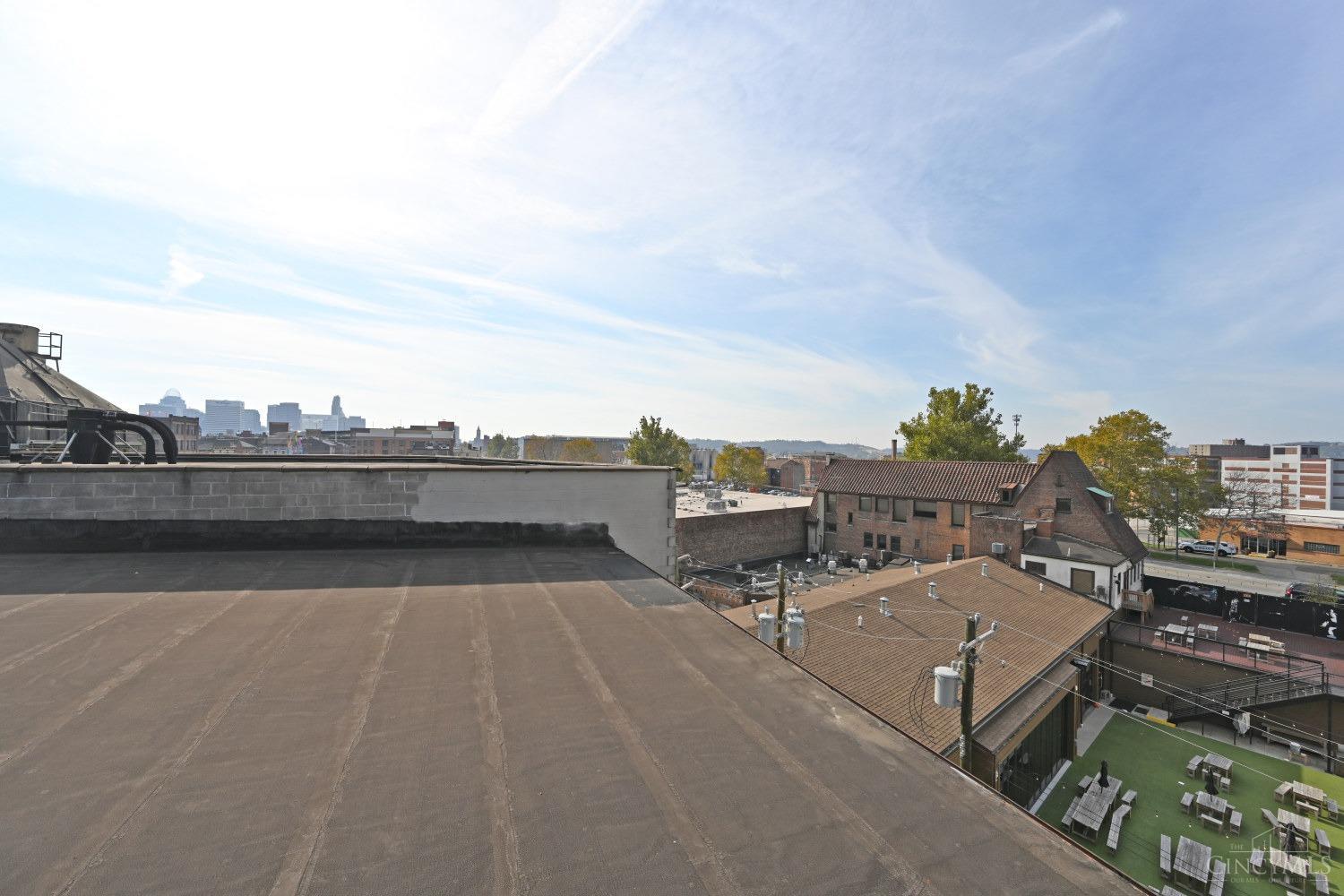2025 Dunlap Street Property Photo 7